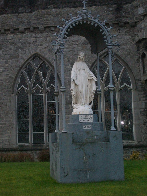 Statue of Mary at the Black Abbey