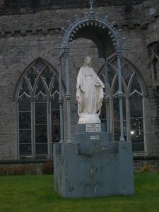 Statue of Mary at the Black Abbey