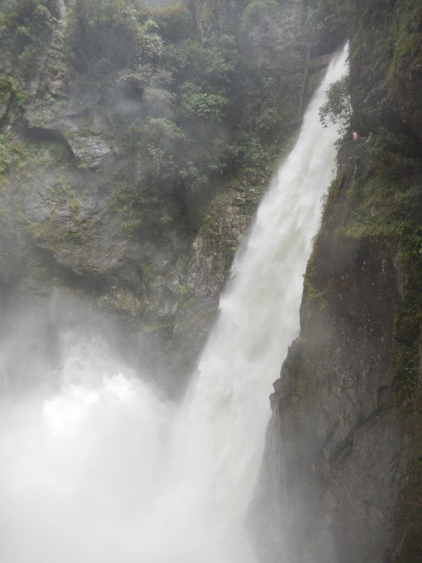Rute de las cascades- "Cascada Pailon del diablo"