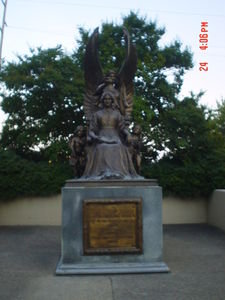 Statue dedicated to the women of the Confederacy