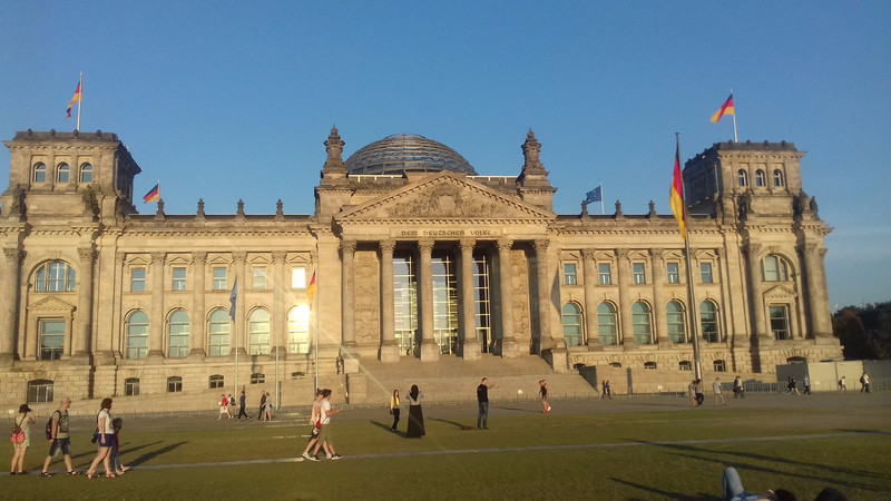 Reichstag/bundestag/place to roll around
