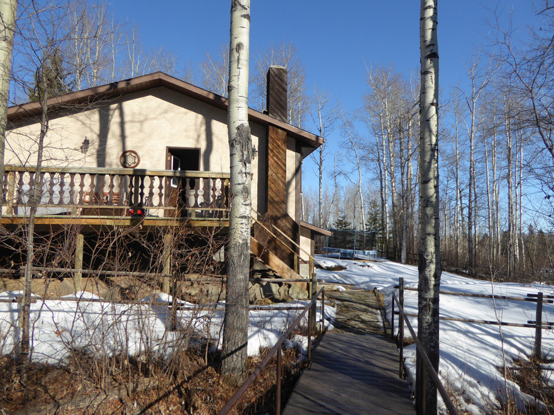 Liam and Clare's Cabin in Rocky Mountain House
