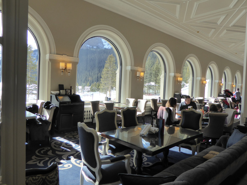 Lakeview Lounge - Fairmont Chateau