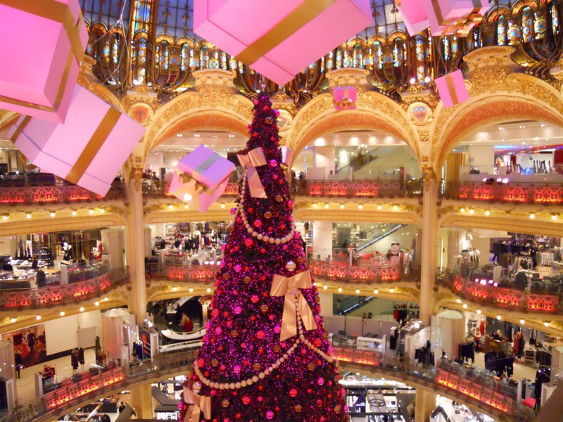 How-to-spend-Christmas-in-Paris-Galeries-Lafayette-1