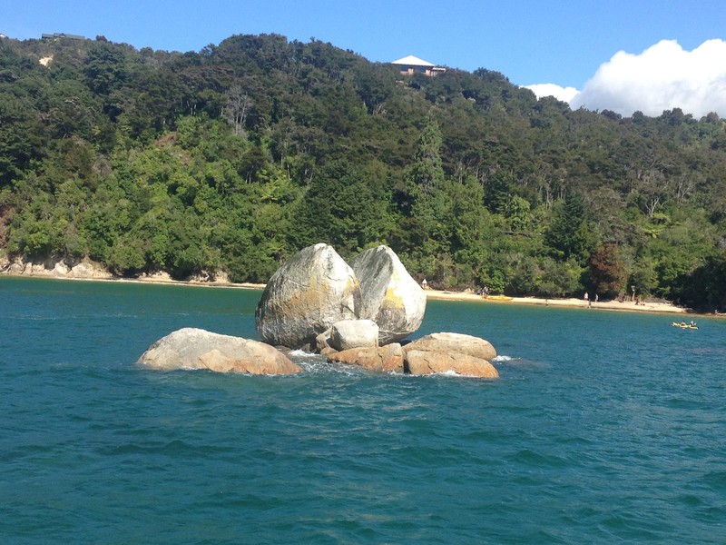 Split Apple Rock in Abel Tasman