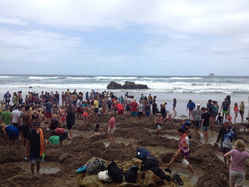 The only crowded spot in NZ - Hot Water Beach