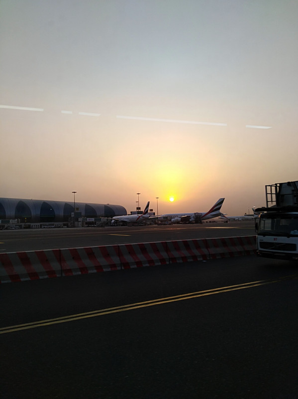 6 AM Dubai airport
