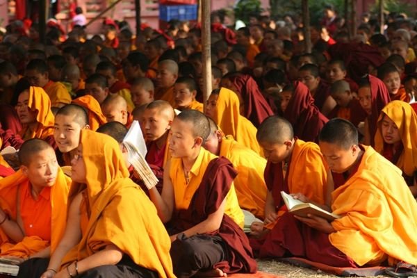 Puja-ing Monks