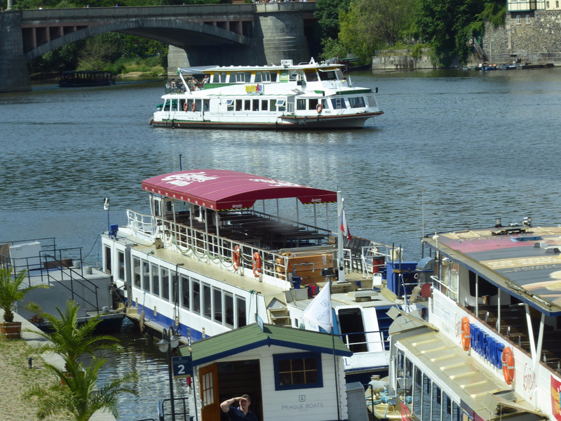 Many day or hour cruises offered 