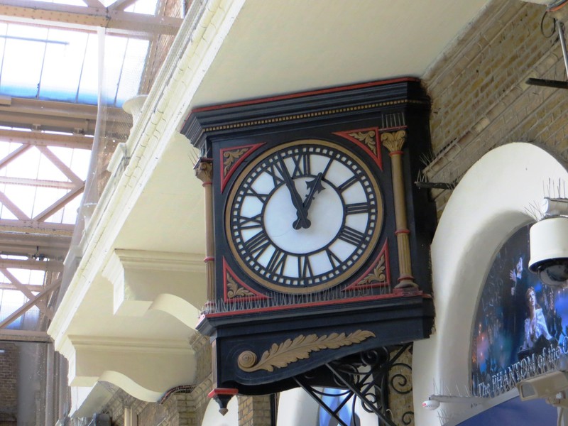 Zegar na stacji metra Charing Cross