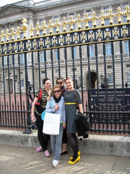 Me & girls out front of Buckingham Palace