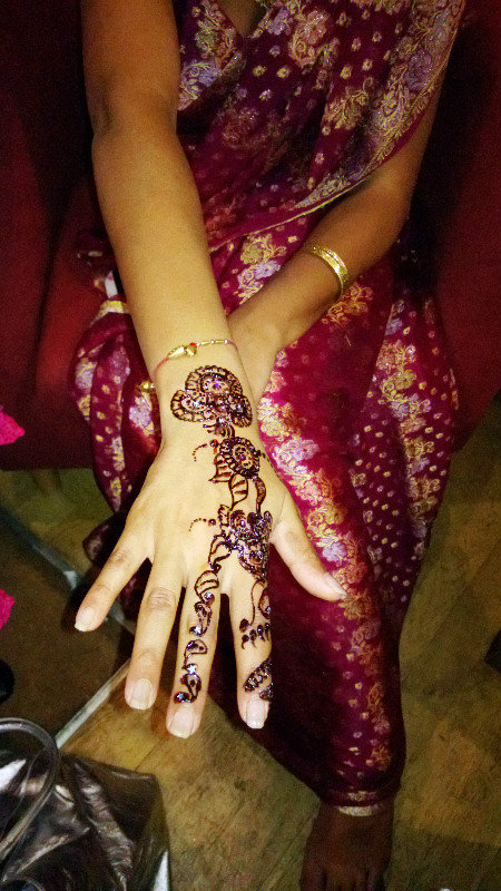 Glittered henna