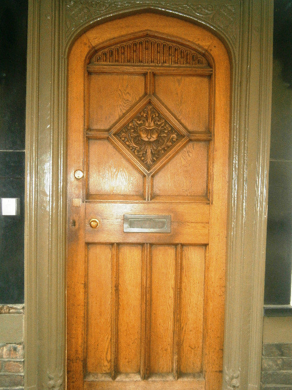 Just love the intricate deatil on the doors