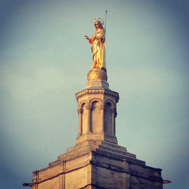 The golden statue on the Palais des Papes