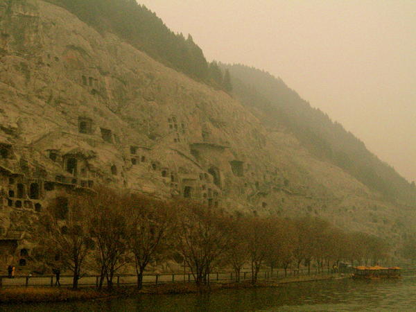 Yi River, Longmen Grottoes