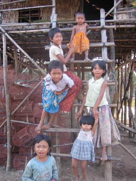 children, fishing village near Siem Reap