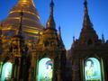 Shwedagon Paya, Buddhas aglow
