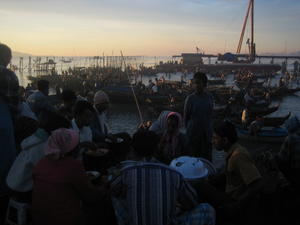 breakfast on the dock, fish market, Sittwe