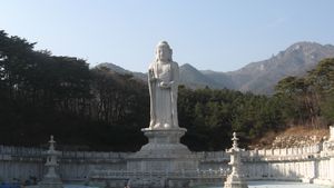 Giant Buddha 2