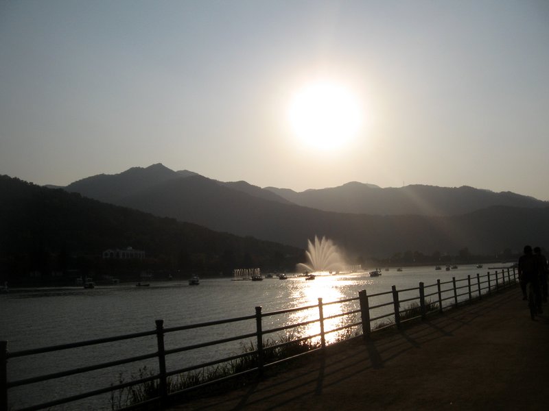 Walk Around Suseong Lake