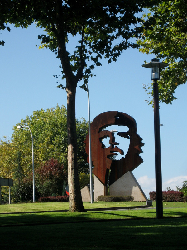 Statue of Che near Santa Cristina