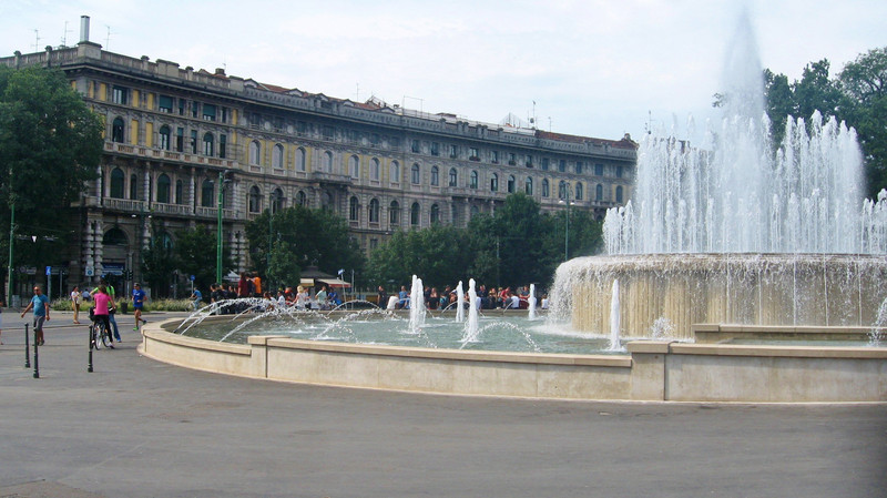 Piazza Castello, Milan