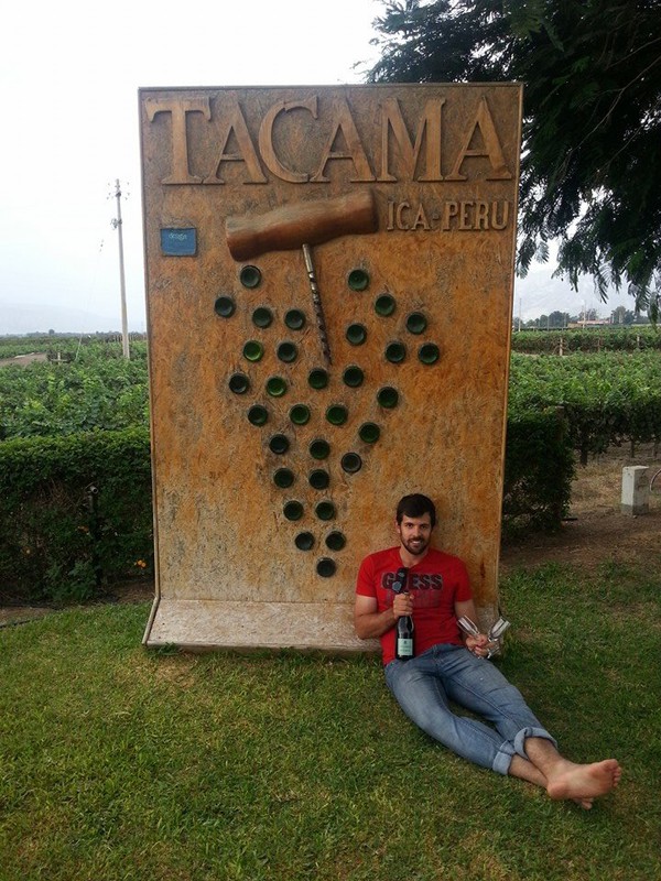 Drinking wine in Ica (Peru)