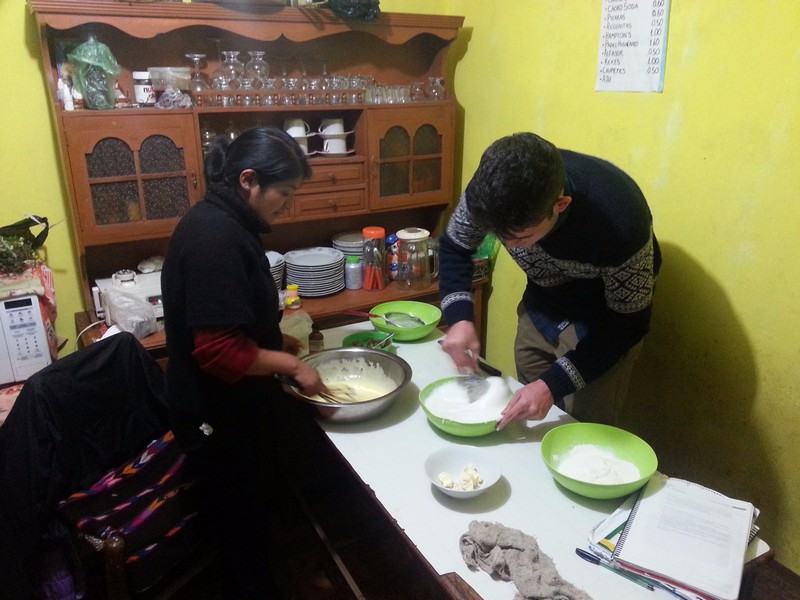 Preparing the ''Torta de Tres Leches''