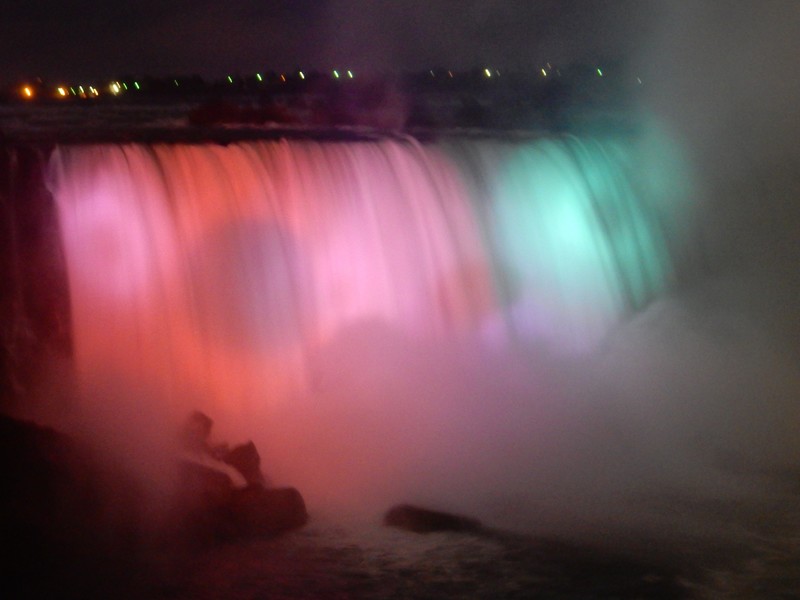 Niagarafälle beleuchtet