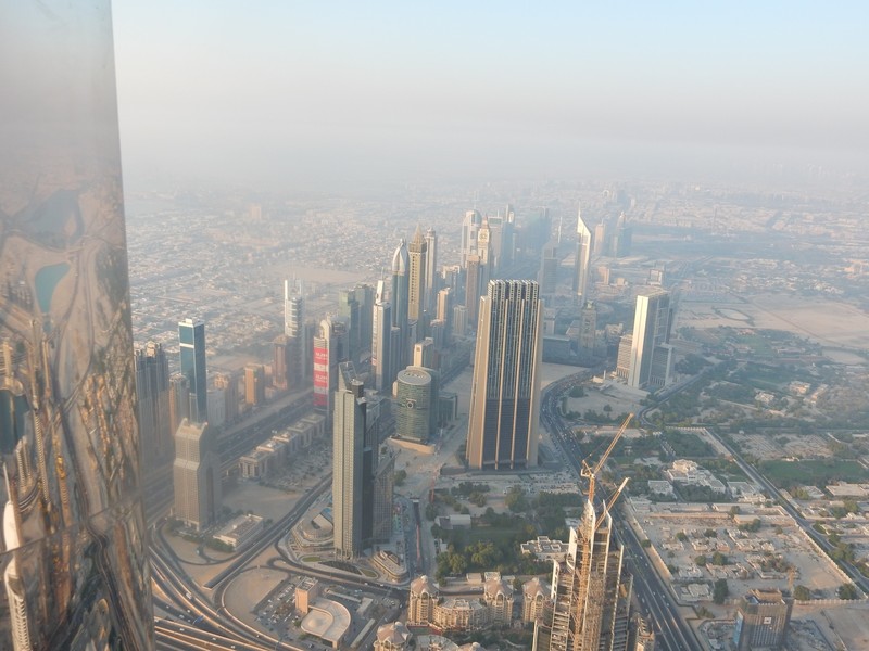 Sicht vom Burj Khalifa in der Nähe.........