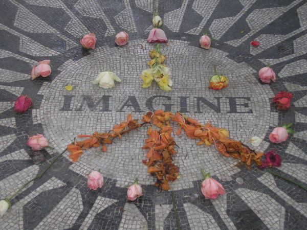 Tribute to John Lennon - Central Park (Strawberry Fields)