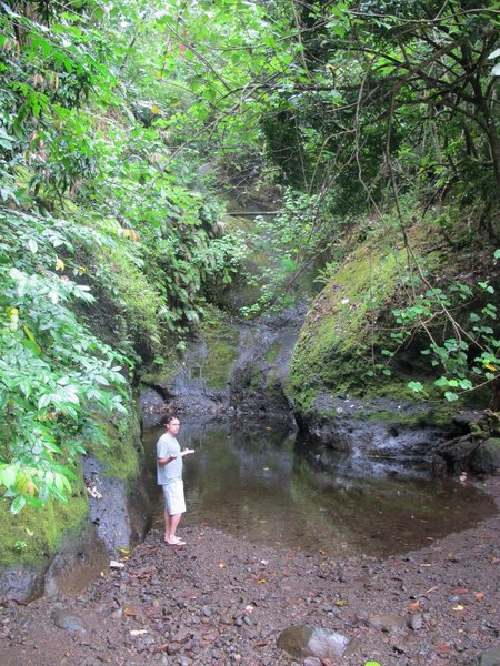 Raro - The waterless waterfall