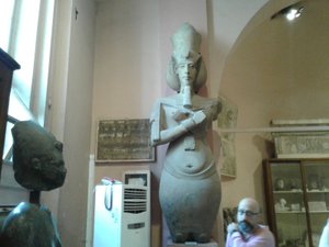 Pharaoh Akhenaten introduced one main god, and a realistic art style 