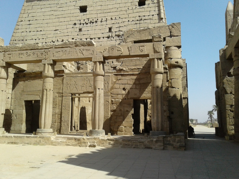 inside the pylon gates at Luxor temple columns designed like papyrus reeds 