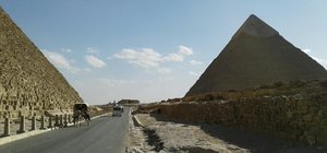Traffic between the two pyramids