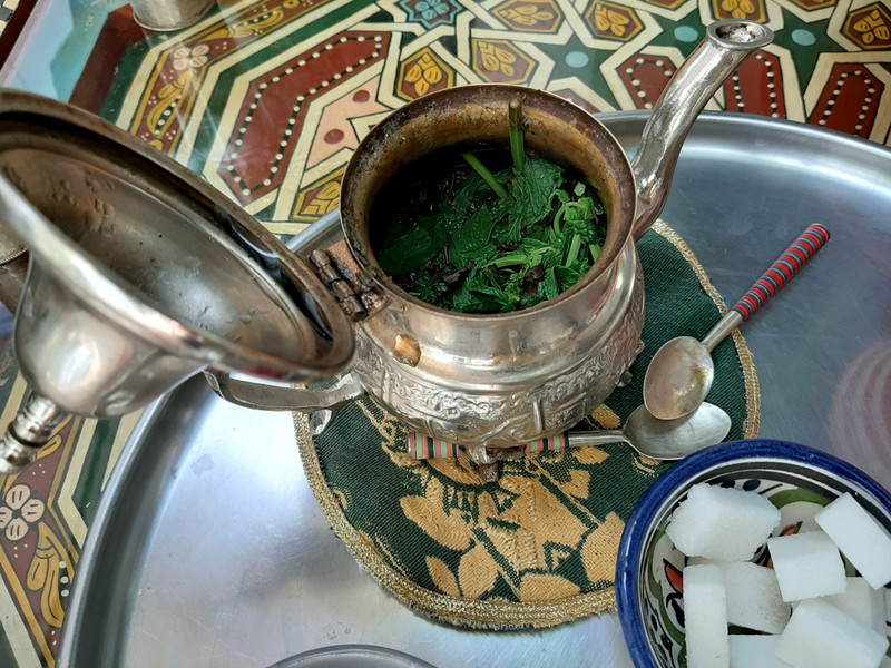 Tea from mint leaves