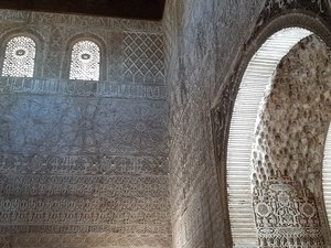 Throughout the Nasrid Places windows and walls are covered in beautiful detail in intricate calligraphic inscriptions and patterns