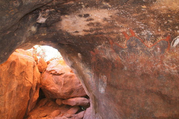 Uluru cave writing