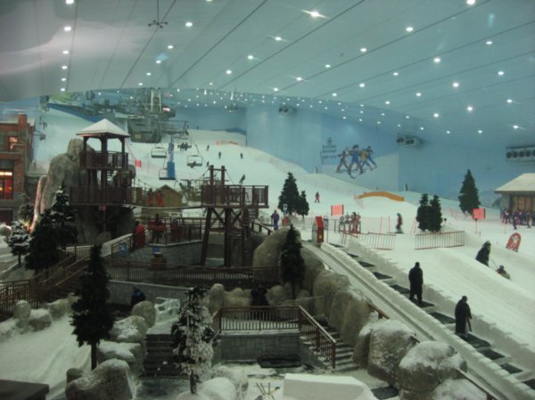 Ski Dome in the middle of a desert, Dubai | Photo