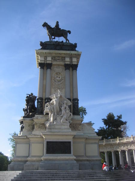 Statue in Alfonso XII's Mausoleum