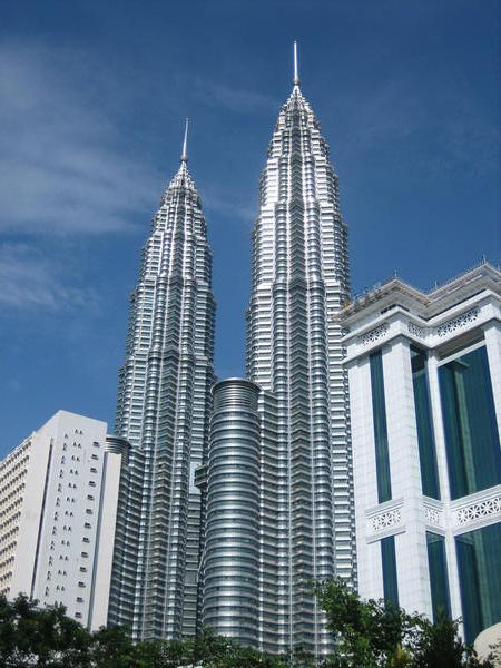 Petrona twin towers by day