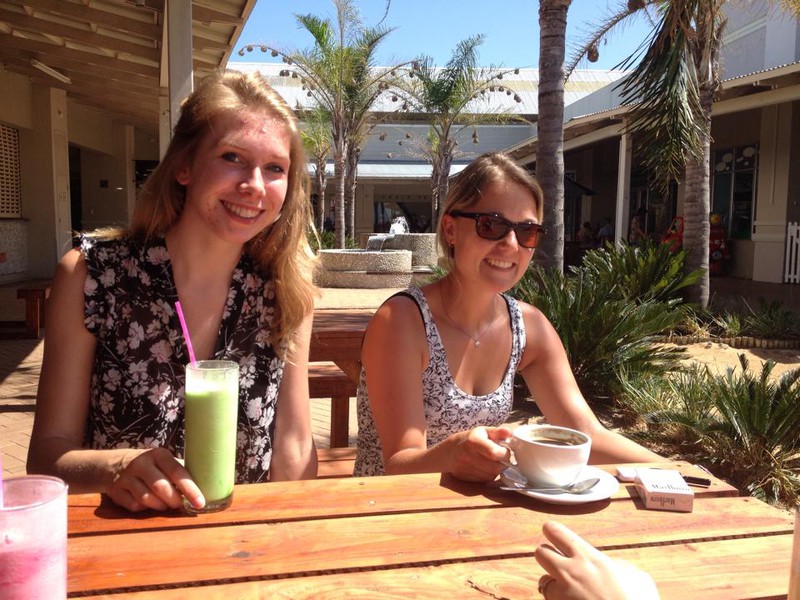Met Jenneke en m'n eerste milkshake in Zuid Afrika