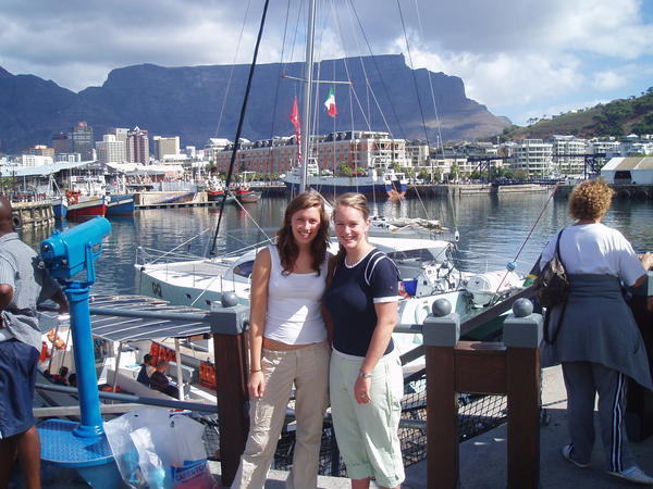 Paa Waterfront, nok en gang med Table Mountain i bagrunnen
