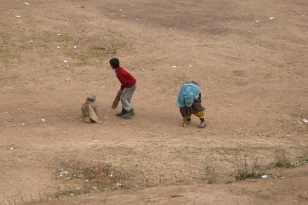kids spelen Cricket!