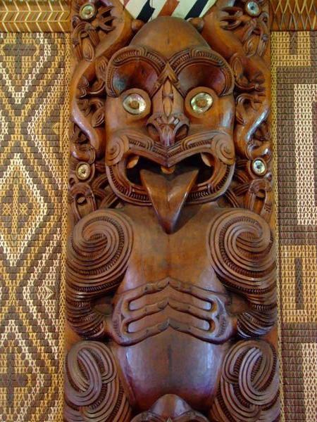 Maori carving in pillar