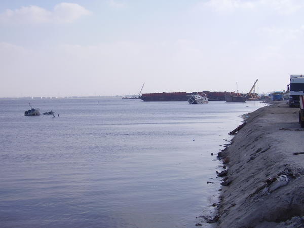 Sunk boat in Al Jafad Ship Dock