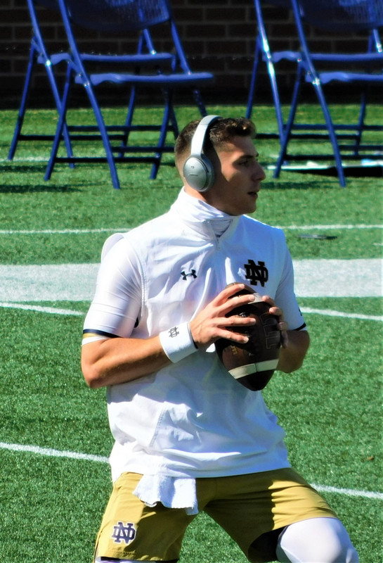 Ian Book, QB for Notre Dame, warming up