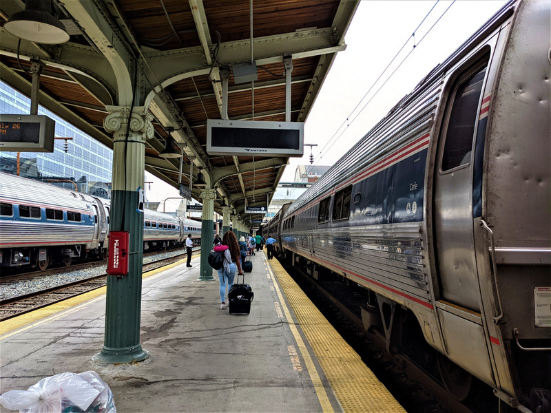 Typical urban train platform (DC here)