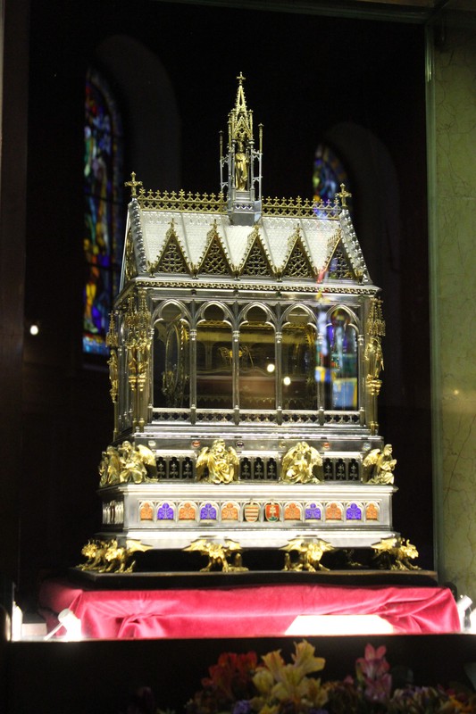 The Szent Jobb reliquarium - the mummified hand of St. Stephen all lit up