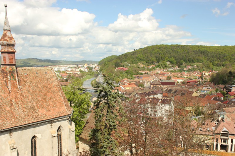 The Tarnava River flows through the town